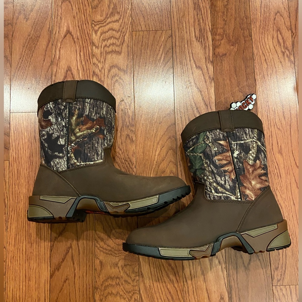 Rocky Aztec Wellington Boot Kids size 5.5 mossy oak 3639